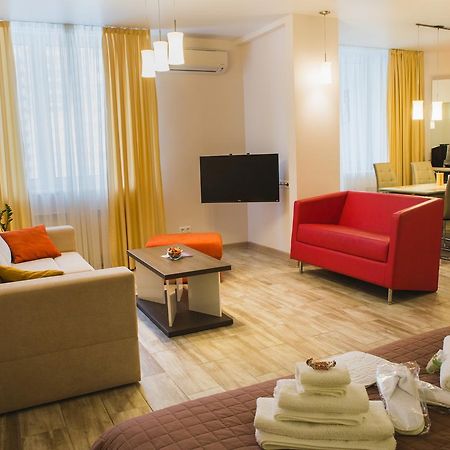 Apartments "Pleasure" เคียฟ ภายนอก รูปภาพ