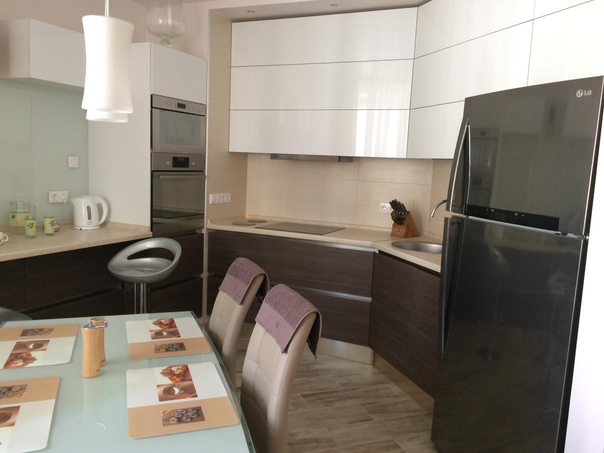 Apartments "Pleasure" เคียฟ ภายนอก รูปภาพ