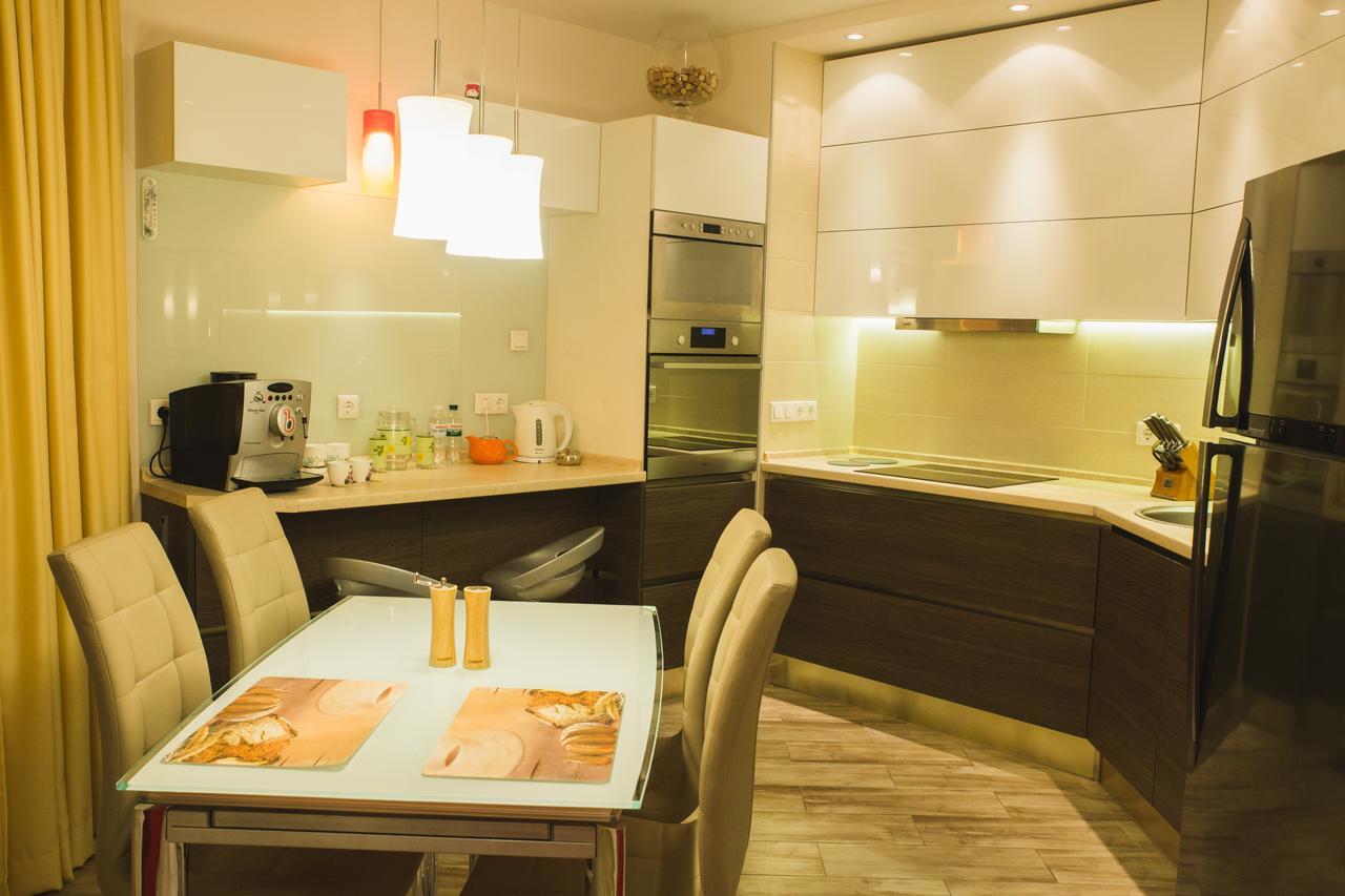 Apartments "Pleasure" เคียฟ ภายนอก รูปภาพ