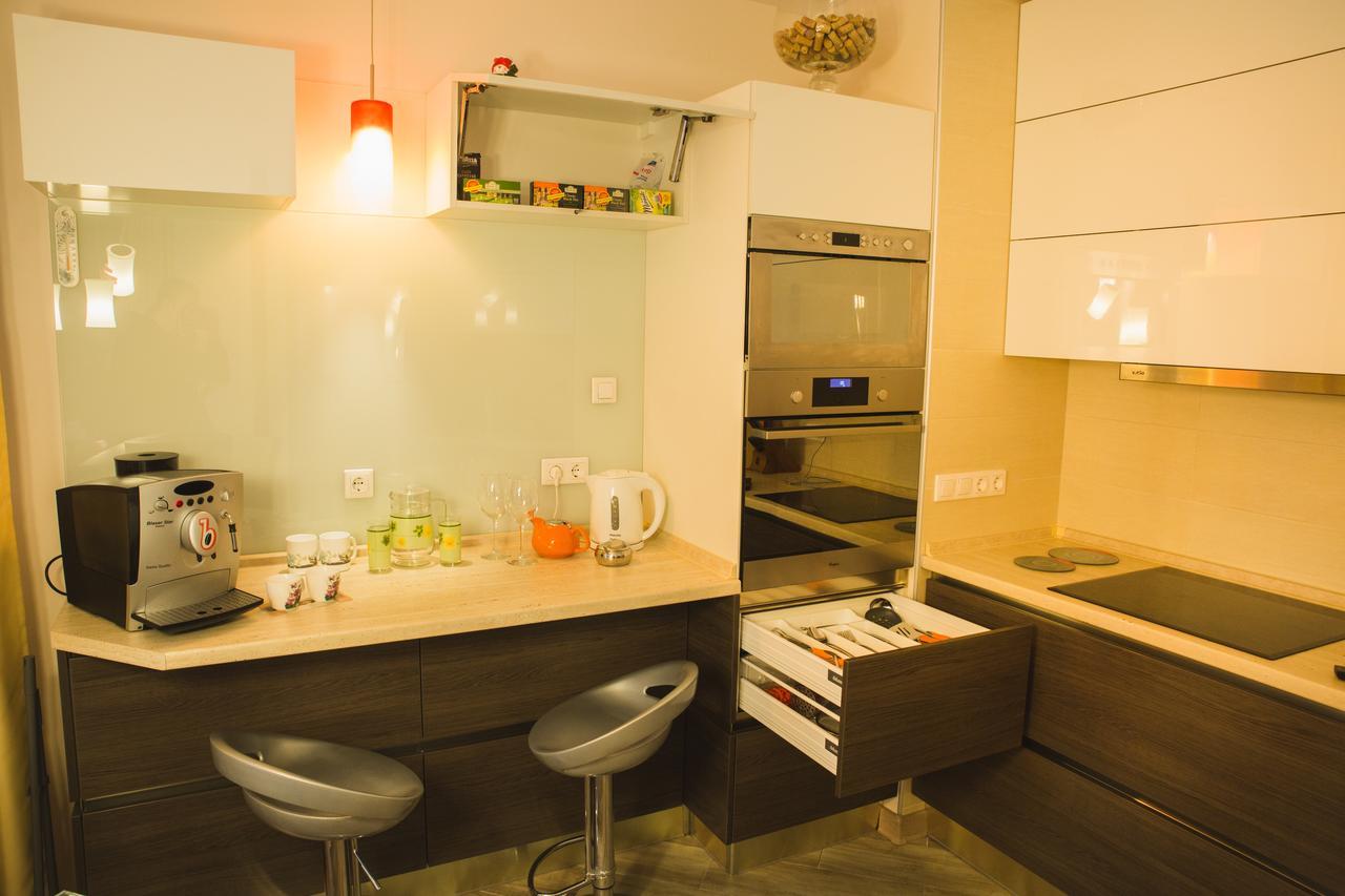 Apartments "Pleasure" เคียฟ ภายนอก รูปภาพ