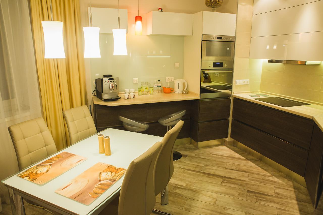 Apartments "Pleasure" เคียฟ ภายนอก รูปภาพ